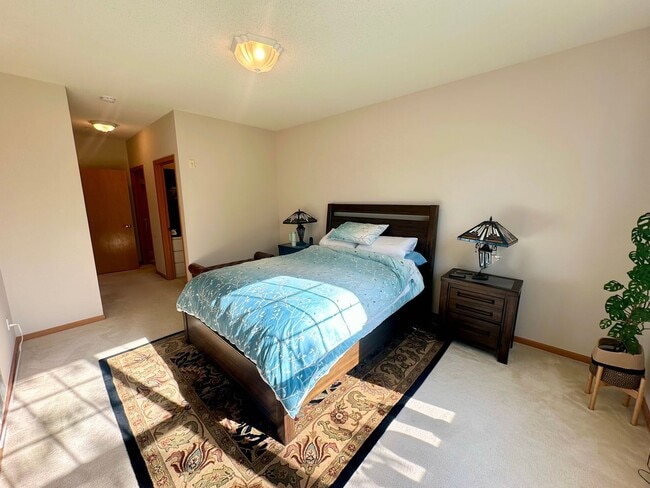 Building Photo - Modern 2-Bedroom Condo with Balcony & Heat...