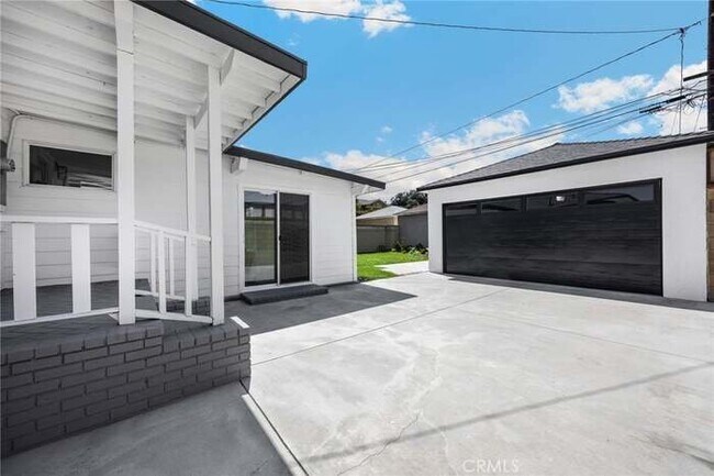 Building Photo - 6112 Freckles Rd