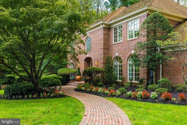 Building Photo - 8001 Greenwich Woods Dr