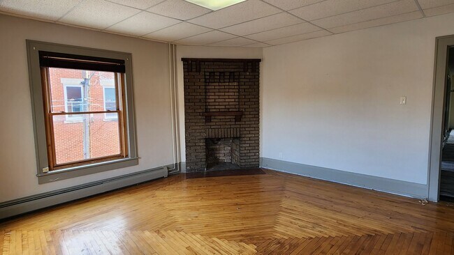Building Photo - Large 4-5 Bedroom on Historic Main Street in Salamanca NY! Available Now!