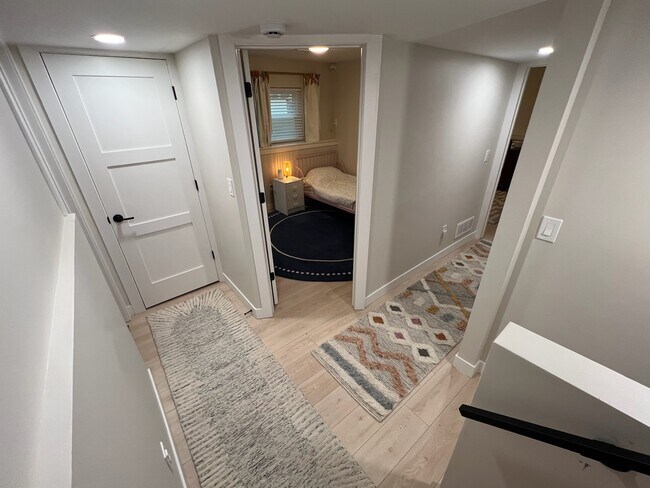 Building Photo - 206 Cypress Cir