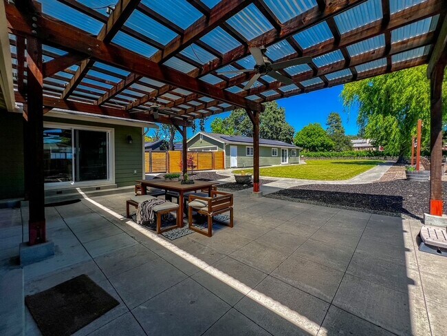 Building Photo - Wine Country Retreat with Guest Cottage & Vineyard Views