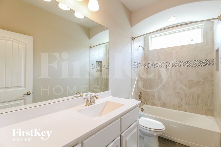 Building Photo - 401 Goldfinch Rd