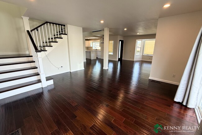 Building Photo - Beautifully Remodeled 4 Bed Home with Loft + Prime Location
