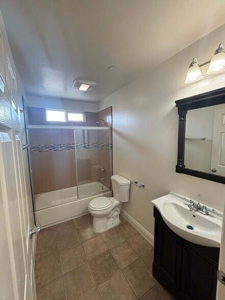 Building Photo - 836 W 76th St