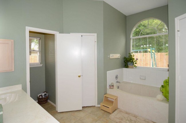 Building Photo - 6207 Highland Branch Dr