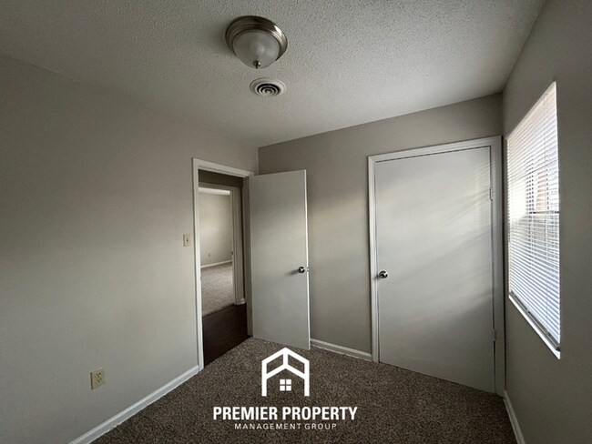 Building Photo - Spacious 4BR Home with Formal Dining, Fenced Yard & Garage in Southaven