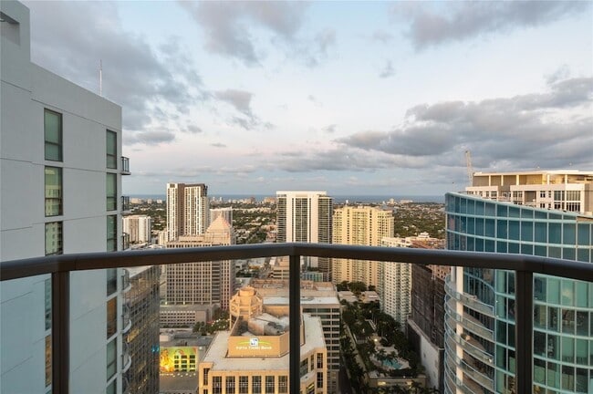 Building Photo - 100 E Las Olas Blvd