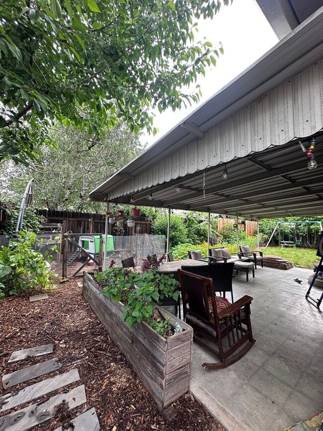Building Photo - 1506 Manzanita Ln