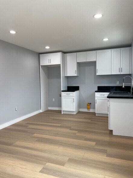 Building Photo - 5719 S Normandie Ave