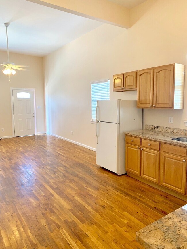 Building Photo - 2539 Gravier St