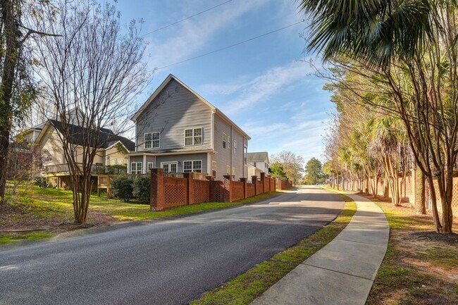 Building Photo - 203 Naples Ave