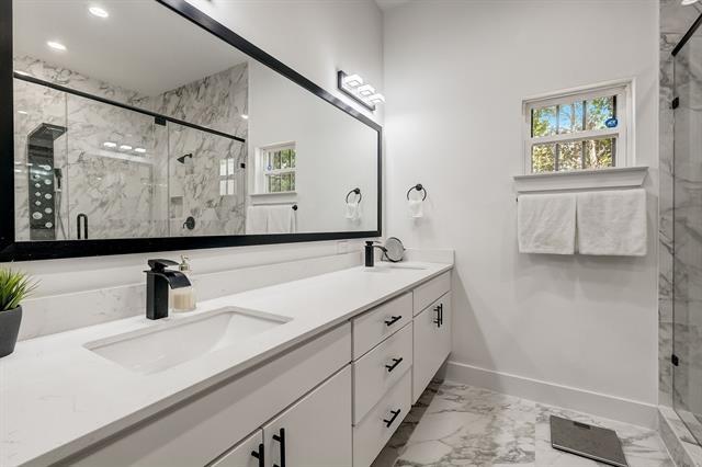 Building Photo - 2618 Carpenter Ave