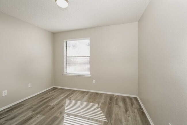 Building Photo - 10312 Lone Pine Ln