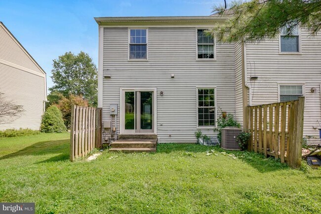 Building Photo - 3121 Benton Square Dr