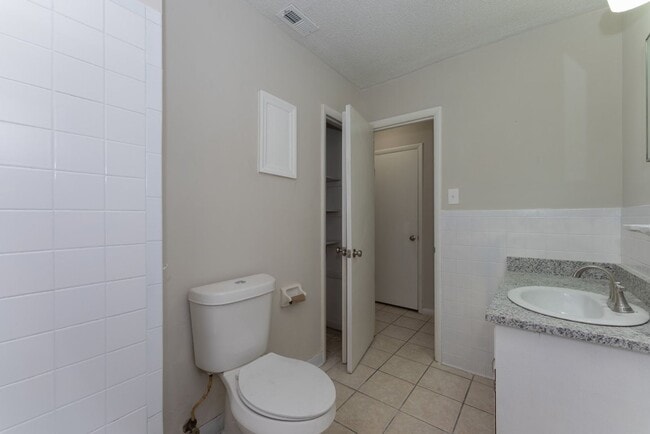 Building Photo - Hot Listing in Athens – 4 Beds, Granite Counters & More!