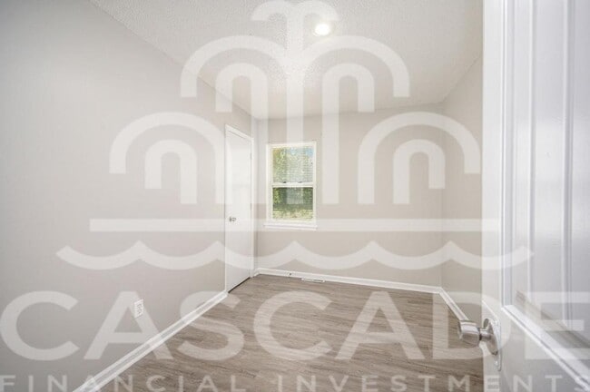 Building Photo - 108 N Chestnut St