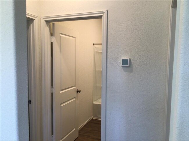 Building Photo - 900 Piney Cove