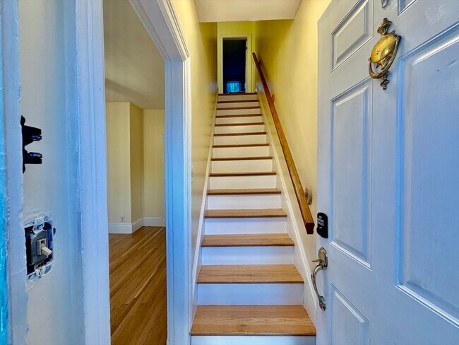 Building Photo - 12 Hall Pl