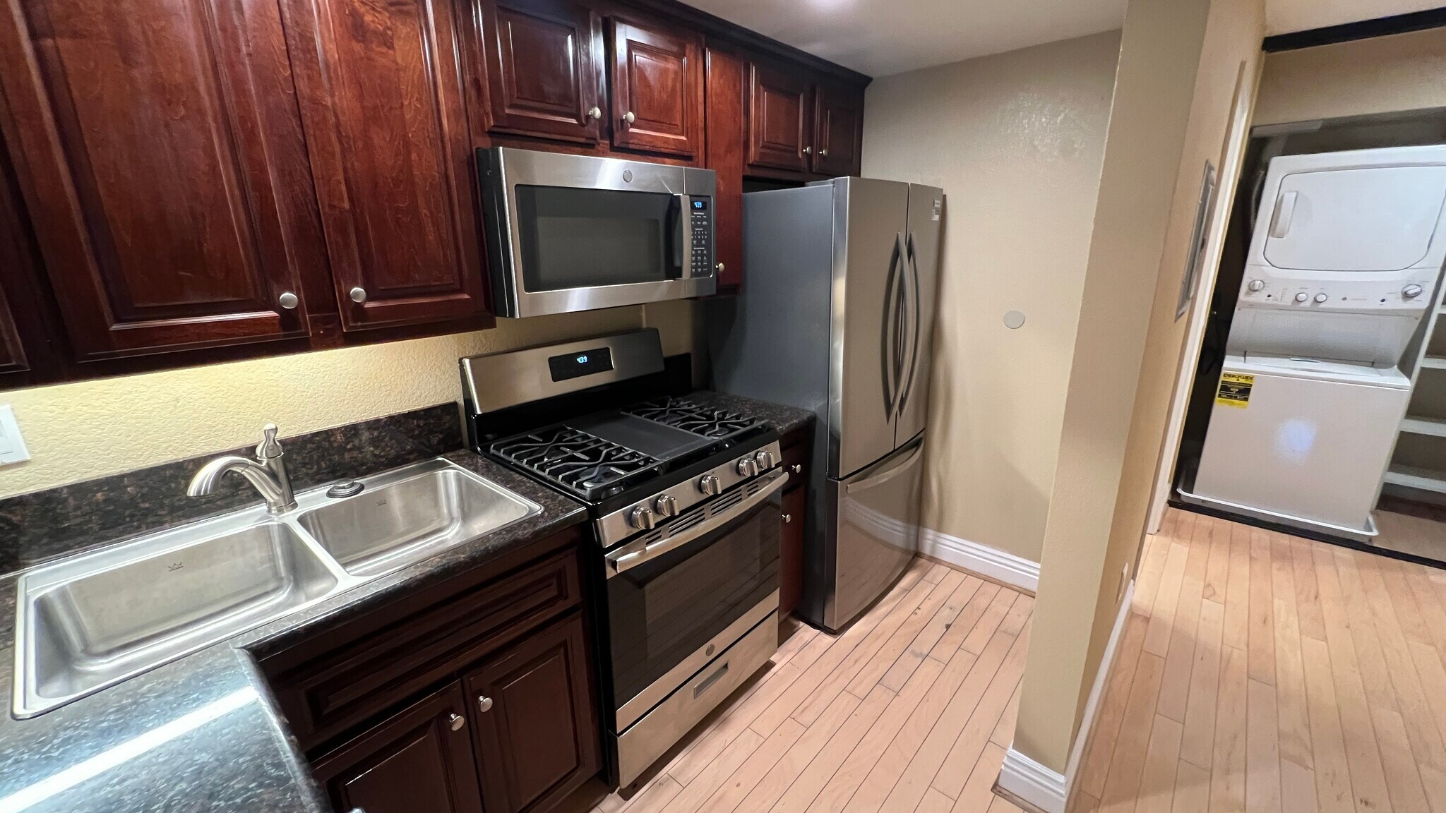 Building Photo - 3927 Nobel Dr