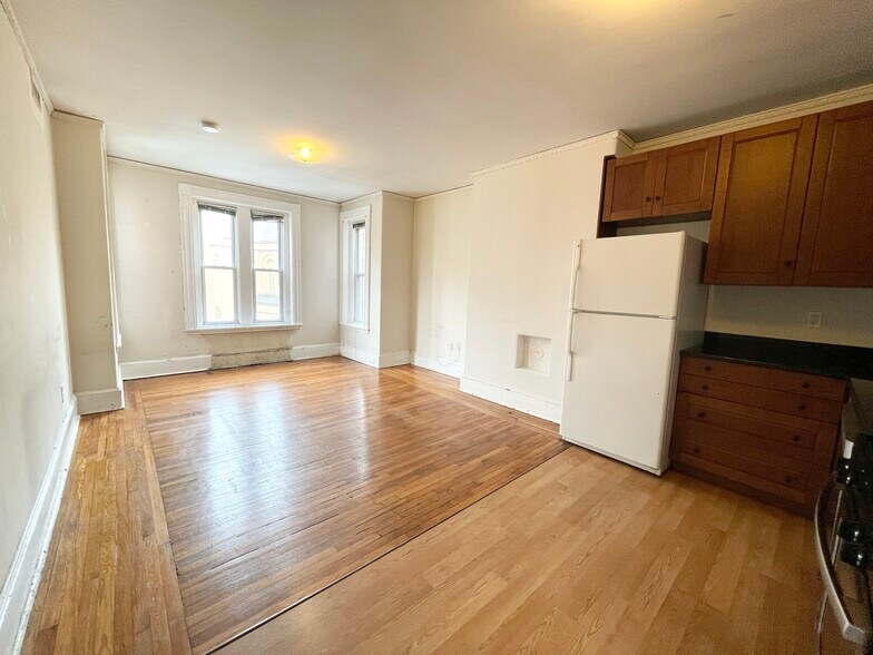 Building Photo - 76 Saint Stephen St