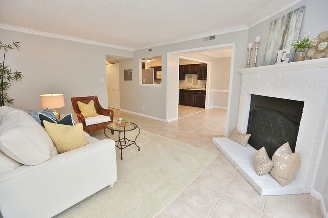 Building Photo - MUST SEE! Charming 3-Bedroom Townhome in Thoroughgood! 1-Car Attached Garage!