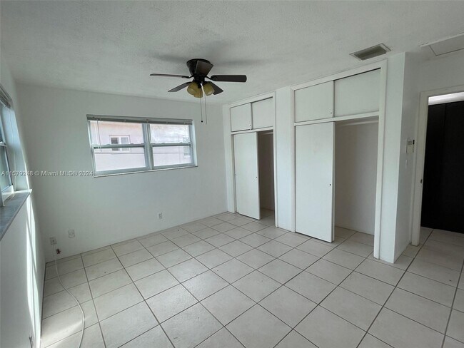 Building Photo - 1702 McKinley St