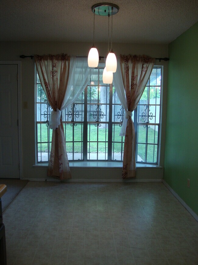 Building Photo - Pipers Meadow