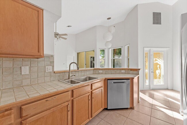 Building Photo - 8085 Saw Palmetto Ln