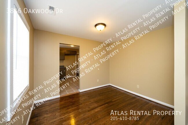 Building Photo - 3816 Oakwood Dr