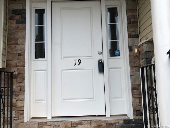 Primary Photo - 19 Oak Meadows Dr