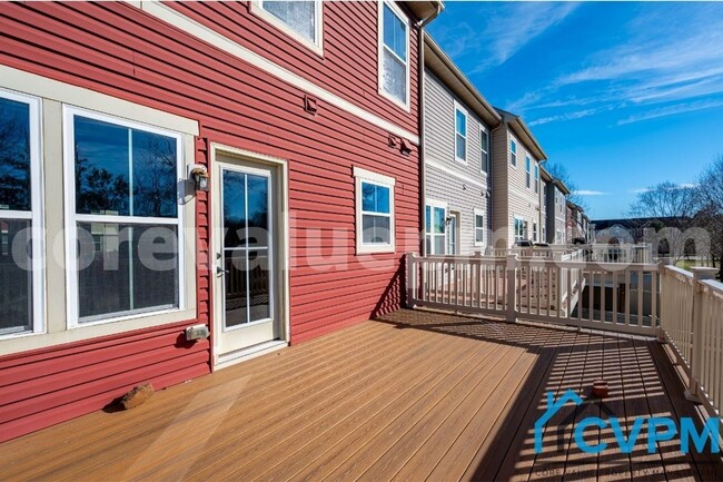 Building Photo - 584 Fox River Hills Way