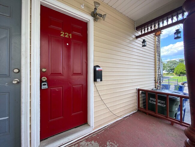 Building Photo - 221 Coleman St