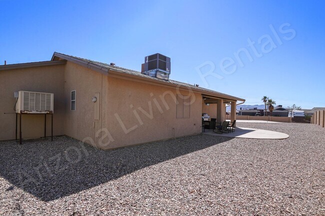 Building Photo - FURNISHED AVAILABLE OCTOBER - MAY