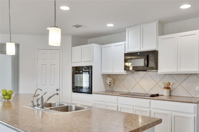 Building Photo - 120 Jasmine Cove