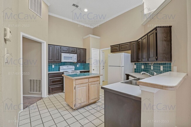 Building Photo - 2119 Amherst Dr