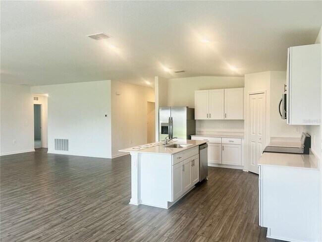 Building Photo - 8432 SW 41st Cir