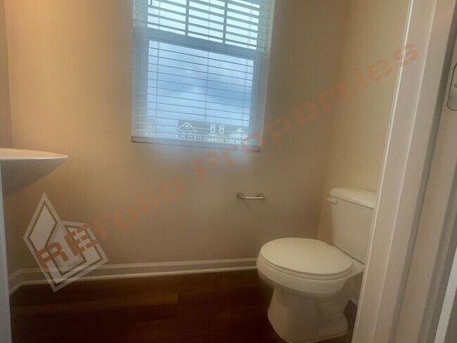 Building Photo - Luxury 3 Story 4 BD/3.5 Bath Townhome @ Sm...