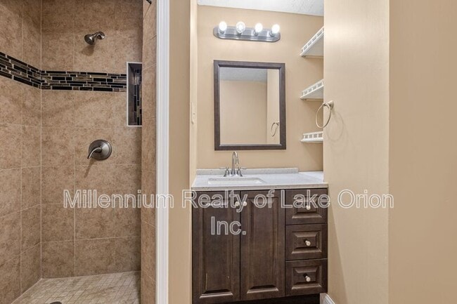 Building Photo - 5394 Drayton Rd