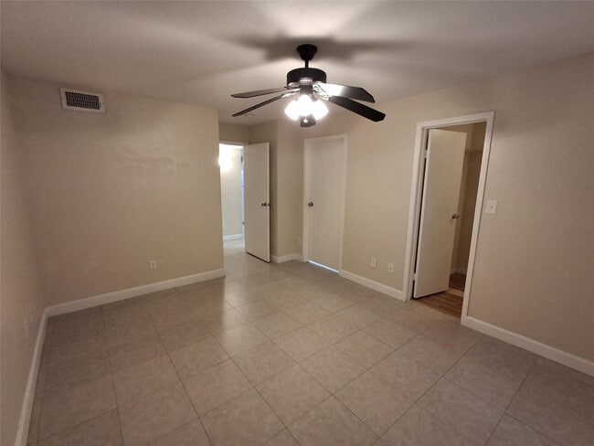 Building Photo - 899 Riverside Dr