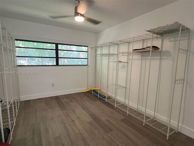 Building Photo - 2062 NE 121st Rd