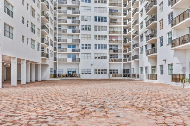 Building Photo - 6039 Collins Ave