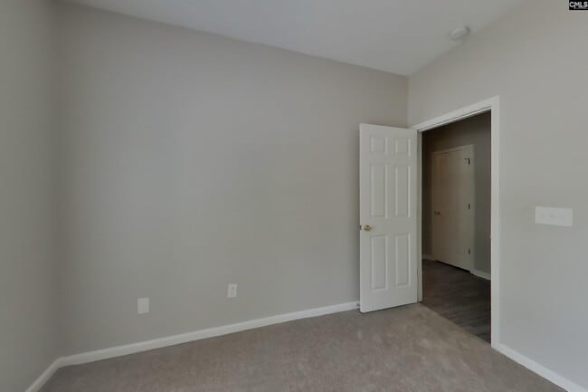 Building Photo - 110 Fawnhill Ct