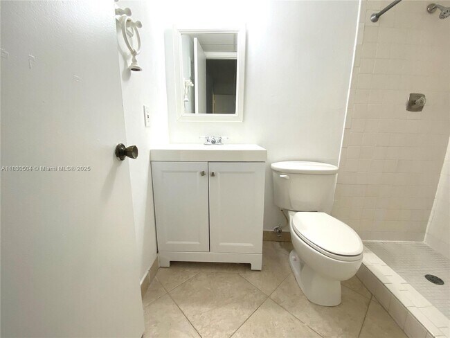 Building Photo - 9371 Fontainebleau Blvd