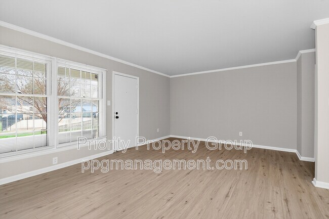 Building Photo - 4601 Coronado Dr