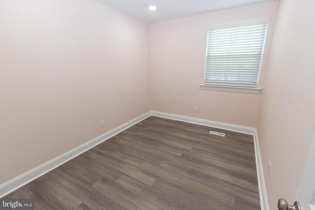 Building Photo - 10040 Jeanes St