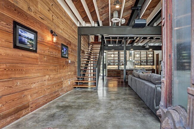 Building Photo - 808 Coronado St