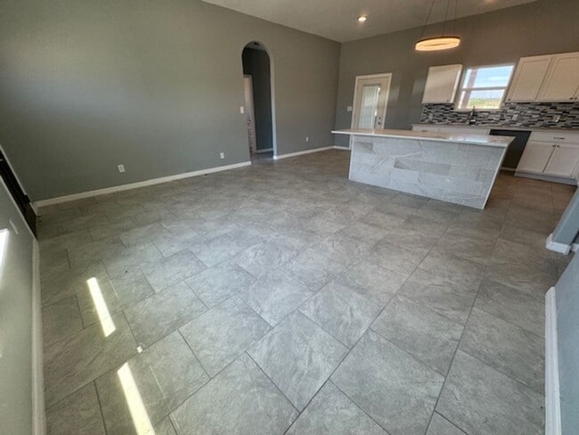 Building Photo - Super Nice Beautiful  3 bedroom 2 bath- In La Vernia with Over .43 acres