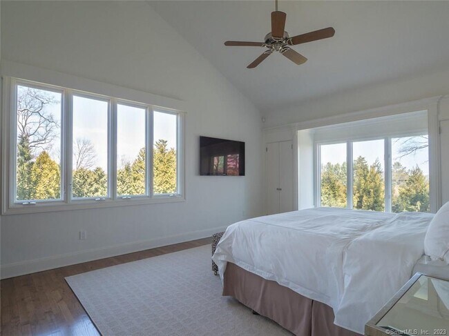 Building Photo - 10 Bluewater Hill S