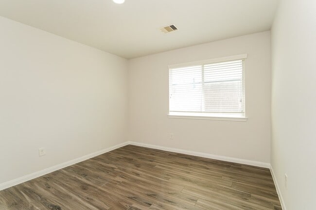 Building Photo - 5711 Latta Plantation Dr